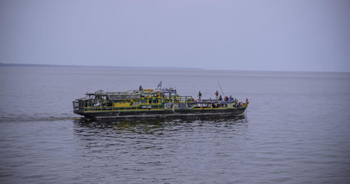 Baleinière sur le fleuve Congo